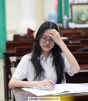 Thi vào lớp 10 công lập: Học sinh căng thẳng chạy đua với thời gian, phụ huynh "đứng ngồi không yên"