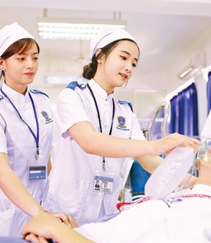 Tuyển sinh ngành Y có môn Văn, Sử: Kiến thức xã hội quan trọng nhưng không thể là thước đo đầu vào