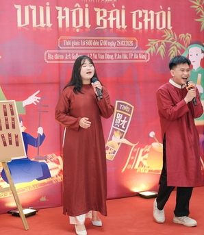 Những người trẻ đi tìm "căn cước văn hóa" qua làn điệu bài chòi