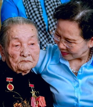 Chủ tịch Hội LHPN Việt Nam Lê Thị Thủy dự chương trình "Bữa cơm bên Mẹ"