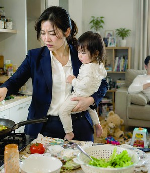 Bất bình đẳng "núp bóng" khuôn mẫu gia đình