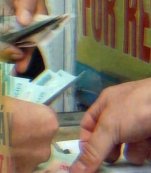 Khánh Hòa: "Bát nháo" hoạt động đổi ngoại tệ tự phát cho du khách