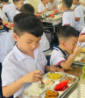 Công khai hình ảnh khay ăn thực tế của học sinh để phụ huynh giám sát: Minh bạch để tạo ra niềm tin