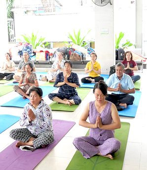 Lớp Yoga đặc biệt cho "chiến binh K" tại Bệnh viện Chợ Rẫy