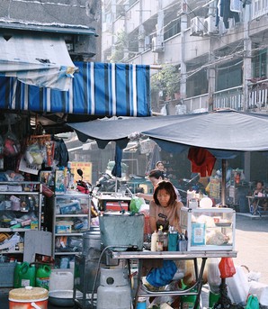 Phụ nữ ở đô thị: Tăng trưởng cao nhưng sinh kế phải bền vững