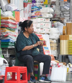 Đề xuất nâng ngưỡng tính thuế 10 tỷ đồng: Cởi trói thủ tục để nữ chủ hộ kinh doanh mở rộng quy mô