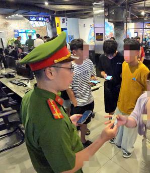 Công an Hà Nội xử lý loạt quán game hoạt động xuyên đêm