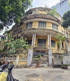 Biệt thự Pháp cổ "ngự trên đất vàng" Hà Nội bỏ hoang, chờ ngày cải tạo