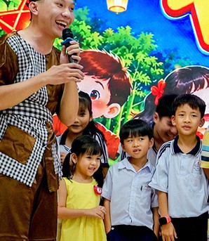 Từ đêm hội Trung thu đến toa thuốc nghĩa tình