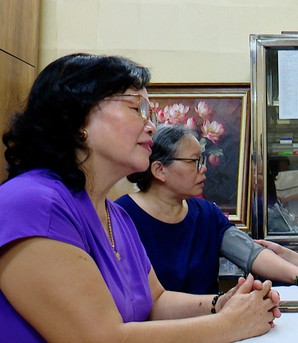 Già hóa dân số nhanh: Không thể để gia đình "tự bơi" trong chăm sóc người cao tuổi