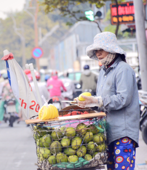 Phụ nữ ở đô thị: Tăng trưởng cao nhưng sinh kế phải bền vững - Bài cuối: Không để phụ nữ tụt lại phía sau tăng trưởng