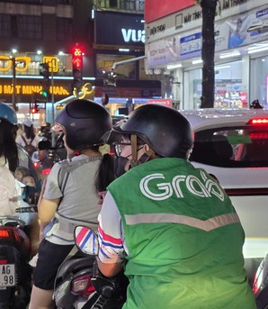 Tài xế Grab kêu gọi tắt app 2 ngày: Thu nhập thực nhận còn bao nhiêu sau các khoản khấu trừ?