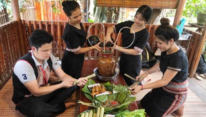 Bảo tồn bản sắc văn hóa để phát triển du lịch cộng đồng vùng dân tộc thiểu số