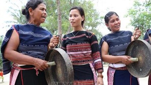Âm vang cồng chiêng nữ giữa đại ngàn
