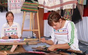 Bảo tồn nghề truyền thống và tạo thu nhập ổn định trong mùa dịch Covid-19 cho phụ nữ dân tộc Mạ 