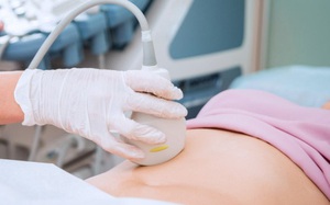 Chậm kinh 1 tháng, người phụ nữ 50 tuổi giật mình khi bác sĩ chẩn đoán có thai trứng