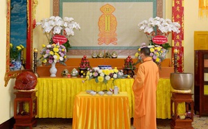 TPHCM: An ủi khi tro cốt người thân mất vì Covid-19 được gửi nơi cửa Phật