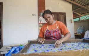 Khám phá làng nghề giấy Saa truyền thống độc nhất vô nhị ở Lào