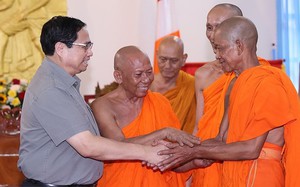 Thủ tướng chúc mừng đồng bào Khmer nhân Lễ Sene Dolta