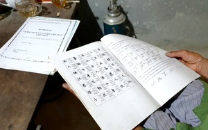 Lớp dạy chữ miễn phí giúp gìn giữ bản sắc văn hóa người Dao Tiền