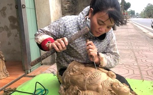 Những nữ điêu khắc tượng giỏi nghề ở làng Dư Dụ