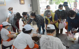 “Bếp yêu thương” tại Bệnh viện Chợ Rẫy: Mỗi ngày cung cấp 4.500 suất ăn miễn phí