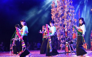 Lễ hội mừng cây bông - vật thiêng của người Thái, người Mường