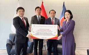 Trao tặng "Ứng dụng học tiếng Việt" cho cộng đồng nguời Việt Nam tại Hàn Quốc