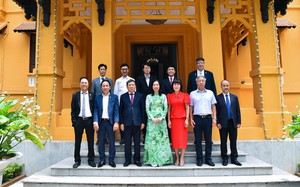 Gặp gỡ Đoàn kiều bào Ủy viên Ủy ban Trung ương Mặt trận Tổ quốc khóa XI