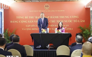 Top leader meets Vietnamese embassy staff, community in Sri Lanka