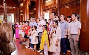 Kiều bào trẻ về thăm quê Bác, kết nối cội nguồn và thêm yêu tiếng quê hương