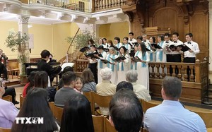 Paris concert raises funds to help Vietnamese farmers cope with floods