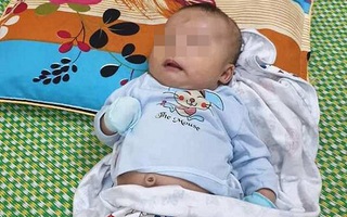 Thanh Hóa: Hội viên phụ nữ chăm sóc cháu bé bị bỏ rơi tại nhà văn hóa thôn