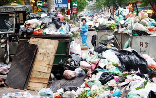 3 ngày dân chặn đường vào bãi rác Nam Sơn: "Đi đâu cũng thấy rác, sợ lắm"
