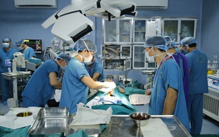 Lần đầu tiên Việt Nam thực hiện thành công 2 ca ghép ruột từ người cho sống, lãnh đạo Bộ Y tế gửi thư khen ngợi
