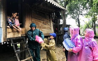 UNFPA hỗ trợ 540.000 USD cho phụ nữ và trẻ em gái bị ảnh hưởng bởi bão lụt miền Trung