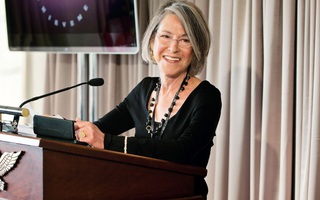 Nữ thi sĩ người Mỹ Louise Gluck giành giải Nobel Văn học 2020