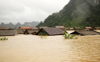 Lũ tiếp tục lên, nguy cơ sạt lở đất vùng núi từ Hà Tĩnh đến Quảng Nam