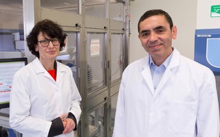 Cặp vợ chồng đứng đằng sau thành công của vaccine ngừa Covid-19 của Pfizer và BioNTech
