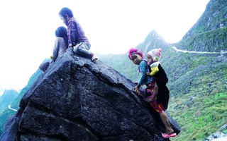 Những đứa trẻ “mộc mạc” trên Công viên địa chất toàn cầu – Cao nguyên đá Đồng Văn