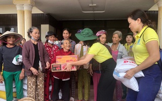 Phụ nữ Chí Linh trao tặng hơn 900 triệu đồng cho phụ nữ, trẻ em vùng lũ 