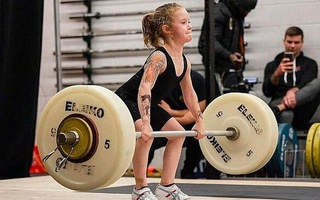  Cô bé lực sĩ 7 tuổi nâng thành công mức tạ 80kg