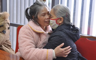 Chị tìm thấy em gái "biệt tích" 24 năm ở Trung Quốc tại khu cách ly COVID-19