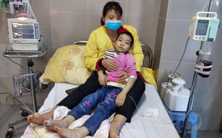 Bé 8 tuổi bị viêm phổi, ung thư gốc lưỡi mong được hỗ trợ