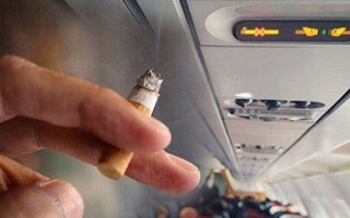 Bị cấm bay vì không chịu nộp phạt hành vi hút thuốc trên máy bay 