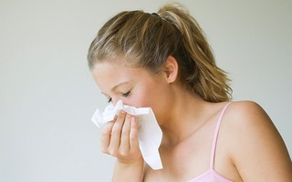 Thời tiết lạnh, khô hanh, lời khuyên của chuyên gia dành cho người thường xuyên bị khô mũi