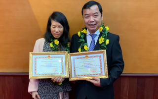 Nhà văn Nguyễn Bích Lan nhận Giải thưởng phát triển văn hóa đọc năm 2020