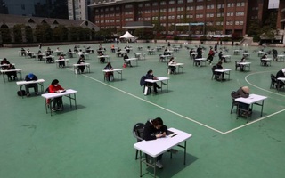 Hàn Quốc tổ chức kỳ thi đại học giữa bối cảnh căng thẳng từ làn sóng Covid-19 thứ 3