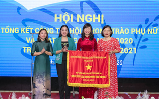 Hội LHPN tỉnh Nghệ An đón nhận Cờ thi đua của Chính phủ