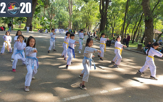 Hàng trăm em nhỏ biểu diễn võ thuật, gửi yêu thương đến Mottainai 2020